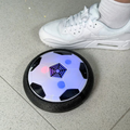 Svevende fotball med LED-lys for innendørs lek