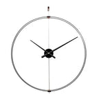 Stor minimalistisk väggklocka med svart mitt och öppen ram